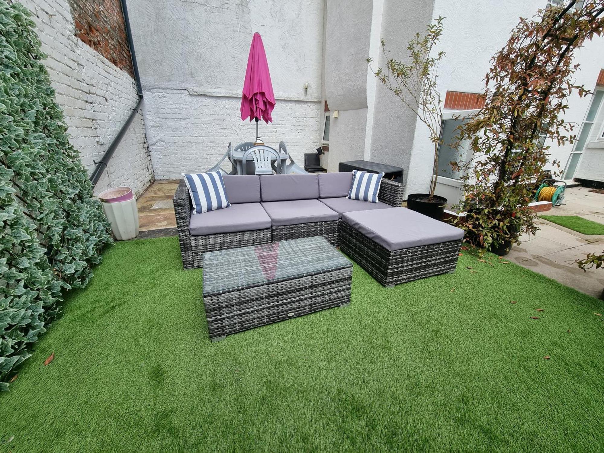 The Hideaway Ll Enclosed Garden Quiet Appartement